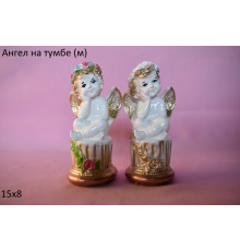 Ангел на тумбе