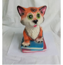 Кошка на книгах